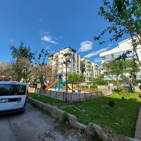 Garden View Apartment. Appartement
